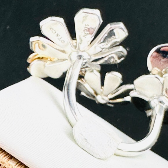 Tiffany & Co RTT Love Bugs Ladybug 3 Flower Cluster Ring. 18K & Silver. Size 6. - Picture 9 of 16